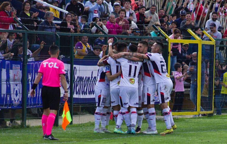 Deportes Melipilla venció a Deportes Linares en Soinca.